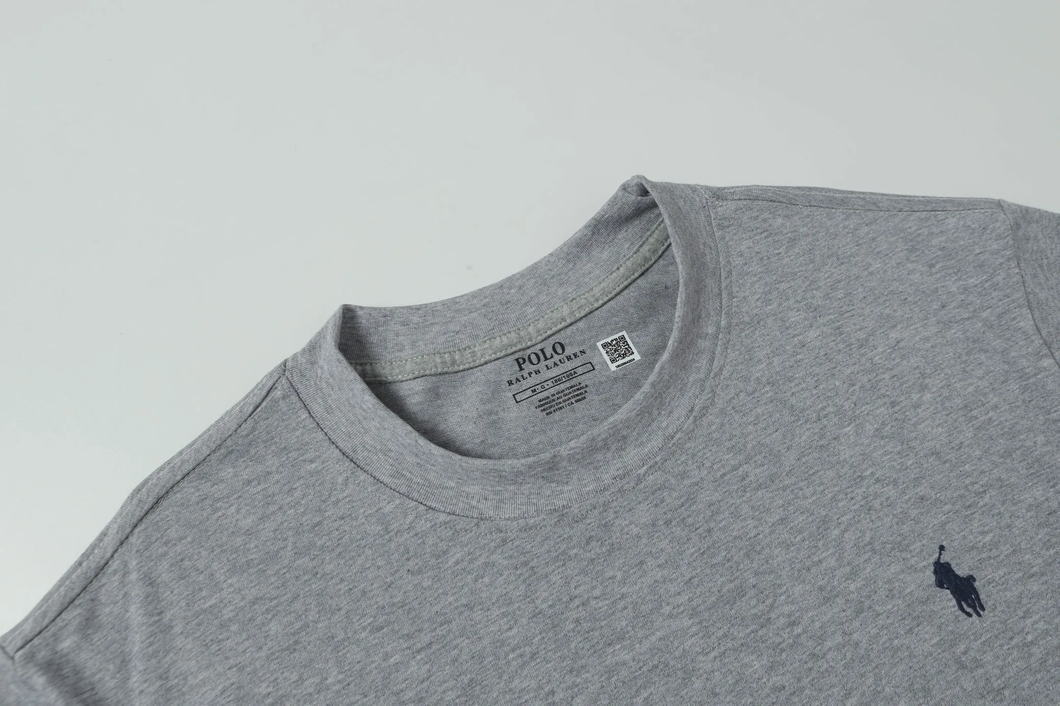 P114 Style number: A002 (no discount for running quantity) [Ralph Lauren round neck solid color pony embroidered logo pure cotton short sleeves] ✅270g double yarn fabric, custom woven and dyed threads ✅Original sticker Scan the QR code to enter the official website ✅Large version, loose and stylish, can wear up to 200 pounds Color: black white navy sky blue burgundy blue floral gray dark gray Size: S-XL
